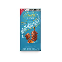 O equilíbrio irresistível do LINDOR Singles Caramelo Salgado 100g. Com o inconfundível chocolate ao leite LINDT, cada bombom esconde um recheio trufado cremoso de caramelo com um toque sutil de sal. Uma experiência que combina suavidade, doçura e um leve contraste salgado para surpreender o paladar.

Por que escolher o LINDOR Singles Caramelo Salgado?

Sabores equilibrados: A união perfeita entre o doce do caramelo e o contraste sofisticado do sal.
Recheio irresistível: Um núcleo cremoso que derrete na boca, proporcionando um momento de puro prazer.
Embalagem prática: Ideal para saborear sozinho, compartilhar ou presentear alguém especial.
O LINDOR Singles Caramelo Salgado transforma qualquer ocasião em uma experiência gourmet, perfeita para quem aprecia o doce com um toque de ousadia. Um presente para o paladar!